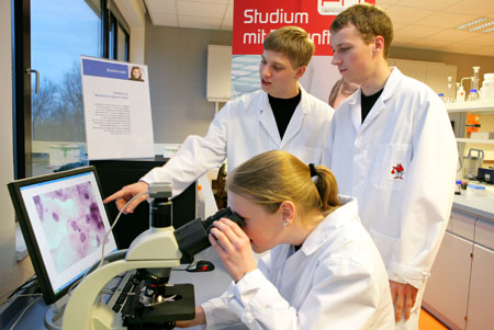 Schüler im Labor